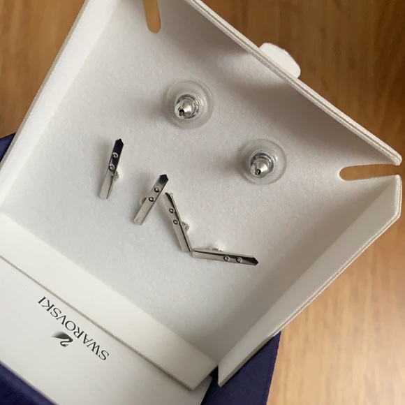 NIB Swarovski Crystal pearl drop chain pear shaped crystal studs - multiple wear - Picture 4 of 5